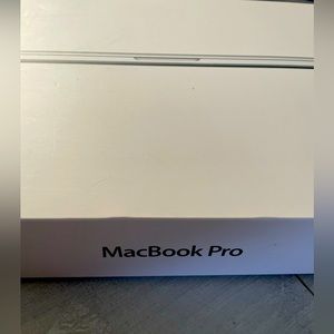 Excellent condition MacBook Pro 15 inch box